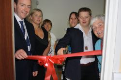 Diarmuid O Leary cuts the ribbon on Seomra 7 CUH
